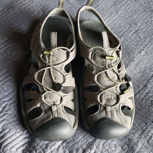 Men's size 12 Keen summer waterproof sandals.
